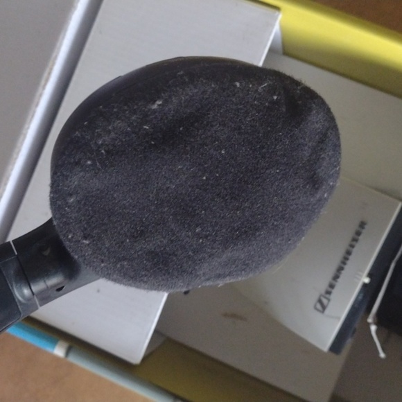 Sennheiser Wireless Headphones - Black and Silver - Picture 5 of 6